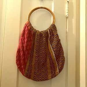 Multicolored bucket bag with wooden handles